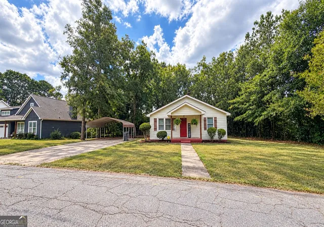 Photo 2 of Single family home for sale at 386 Chestnut Dr Se, Social Circle, GA 30025 | MLS# 10843532 | Listing updated on 2026-09-10