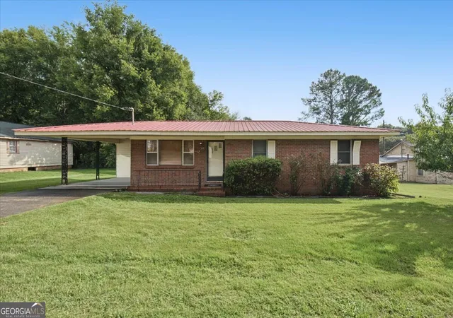 Single family home for sale at 305 Pine St, Rockmart, GA 30153 | MLS# 10852346 | Listing updated on 2026-10-08