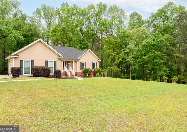 Photo 2 of Single family home for sale at 3779 Sussex Dr NE, Milledgeville, GA 31061 | MLS# 10880180 | Listing updated on 2026-10-28