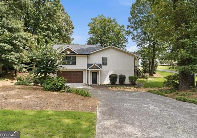 Photo 2 of Single family home for sale at 2661 Ne Sheila Ln, Marietta, GA 30062 | MLS# 10817797 | Listing updated on 2026-10-09