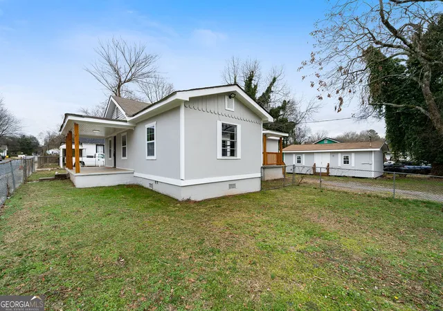Photo 3 of Single family home for sale at 34 E 16th Street Sw, Rome, GA 30161 | MLS# 10846486 | Listing updated on 2026-09-30