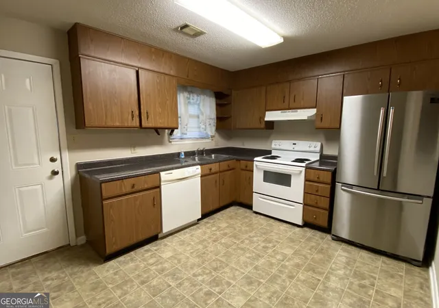 Photo 3 of Condo for sale at 352 Tallulah Trl #6, Warner Robins, GA 31088 | MLS# 10837239 | Listing updated on 2026-09-23
