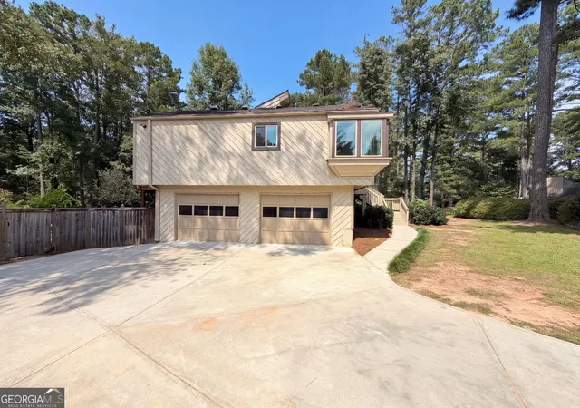 Photo 4 of Single family home for sale at 3962 Spalding Holw, Peachtree Corners, GA 30092 | MLS# 10852634 | Listing updated on 2026-10-08