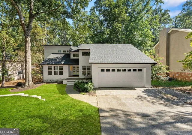 Photo 2 of Single family home for sale at 3040 Roxburgh Dr, Roswell, GA 30076 | MLS# 10835735 | Listing updated on 2026-09-17