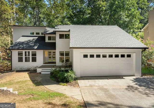 Photo 3 of Single family home for sale at 3040 Roxburgh Dr, Roswell, GA 30076 | MLS# 10835735 | Listing updated on 2026-09-17