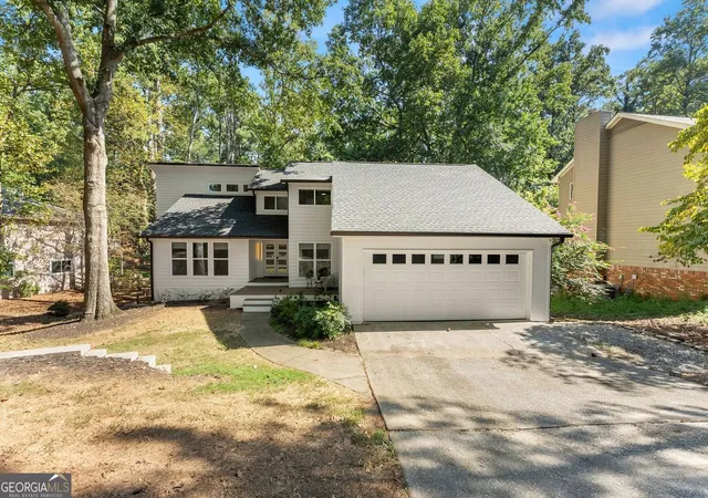 Photo 3 of Single family home for sale at 3040 Roxburgh Dr, Roswell, GA 30076 | MLS# 10835735 | Listing updated on 2026-09-17