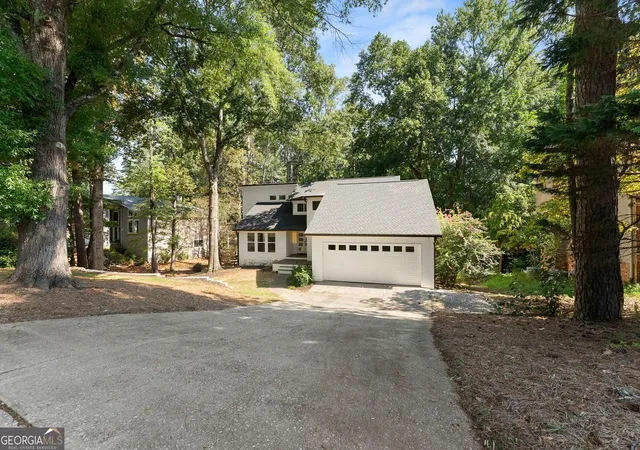 Photo 4 of Single family home for sale at 3040 Roxburgh Dr, Roswell, GA 30076 | MLS# 10835735 | Listing updated on 2026-09-17