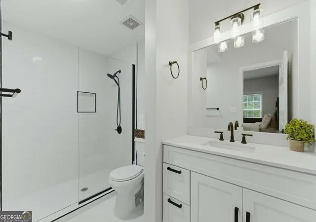 Photo 3 of Condo for sale at 1250 Parkwood Cir SE #1214, Atlanta, GA 30339 | MLS# 10837829 | Listing updated on 2026-10-03