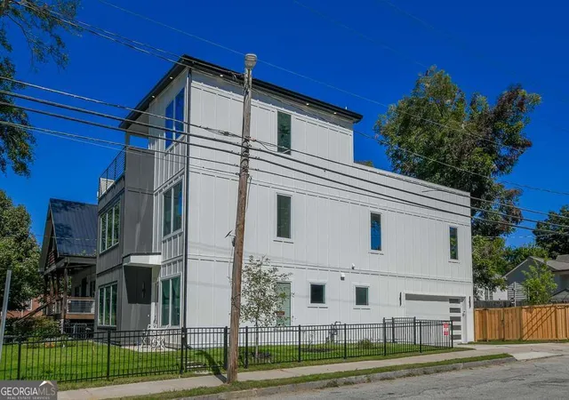 Photo 2 of Single family home for sale at 1064 Mcdaniel St SW, Atlanta, GA 30310 | MLS# 10869920 | Listing updated on 2026-10-28