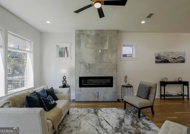 Photo 4 of Single family home for sale at 1064 Mcdaniel St SW, Atlanta, GA 30310 | MLS# 10869920 | Listing updated on 2026-10-28