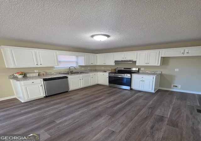 Photo 3 of Sale Pending at 6523 Elberton Hwy, Dewy Rose, GA 30634 | MLS# 10880211 | Listing updated on 2026-10-29