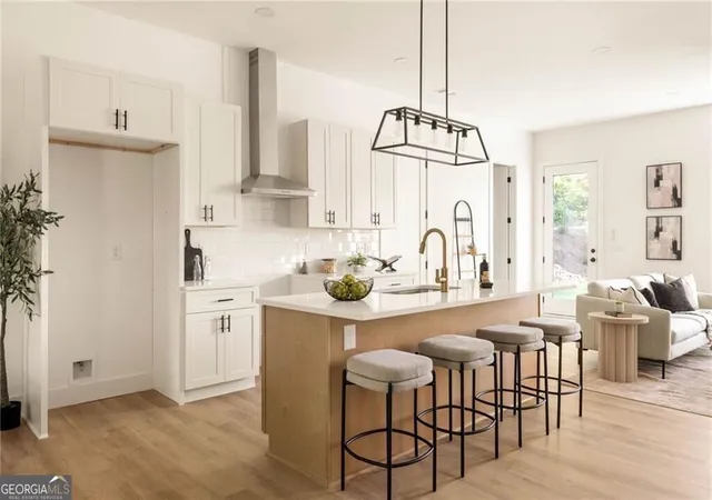 Photo 4 of Sale Pending at 889 Dale Dr SE, Atlanta, GA 30315 | MLS# 10844791 | Listing updated on 2026-10-06