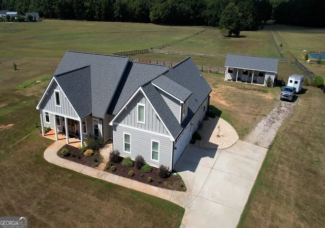 Photo 2 of Single family home for sale at 3861 Brownwood Rd, Madison, GA 30650 | MLS# 10844011 | Listing updated on 2026-09-11