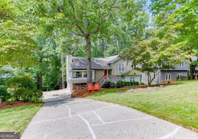 Photo 4 of Single family home for sale at 3811 Old Brg Way, Duluth, GA 30096 | MLS# 10852360 | Listing updated on 2026-10-12