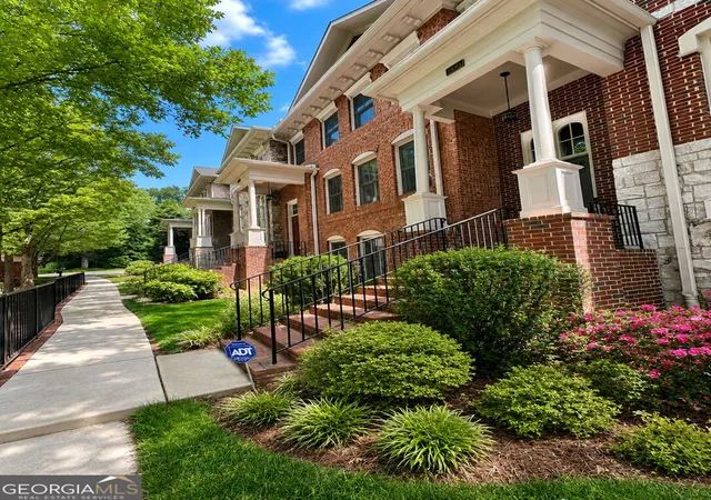Photo 2 of Townhouse for sale at 1085 Charles Towne Sq, Sandy Springs, GA 30328 | MLS# 10835045 | Listing updated on 2026-09-24