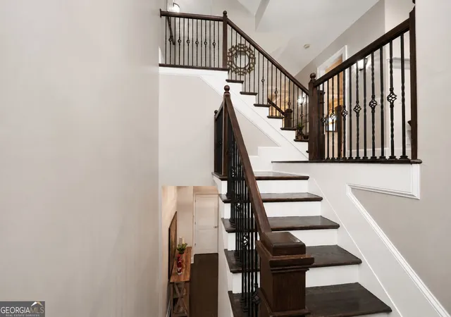 Photo 4 of Townhouse for sale at 1085 Charles Towne Sq, Sandy Springs, GA 30328 | MLS# 10835045 | Listing updated on 2026-09-24