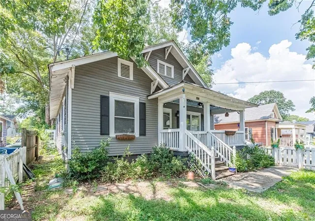 Photo 2 of Sale Pending at 1395 Desoto Ave Sw, Atlanta, GA 30310 | MLS# 10840908 | Listing updated on 2026-09-11