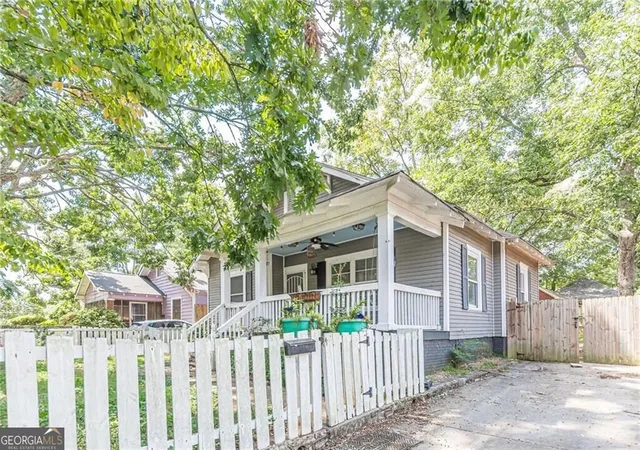 Photo 2 of Sale Pending at 1395 Desoto Ave SW, Atlanta, GA 30310 | MLS# 10840908 | Listing updated on 2026-09-11