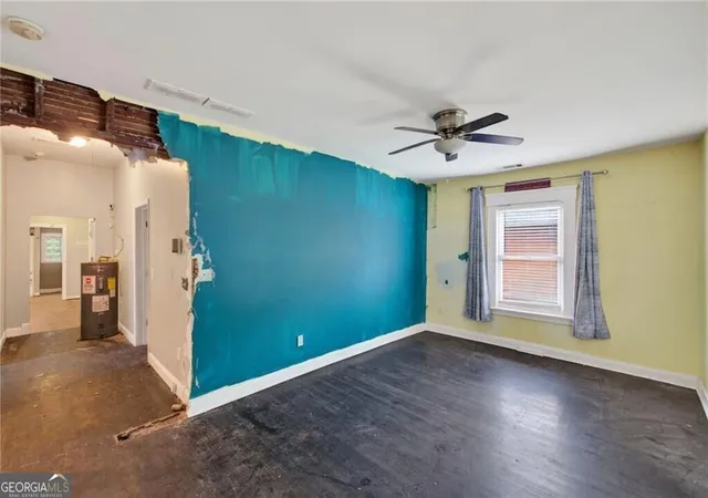 Photo 4 of Sale Pending at 1395 Desoto Ave SW, Atlanta, GA 30310 | MLS# 10840908 | Listing updated on 2026-09-11