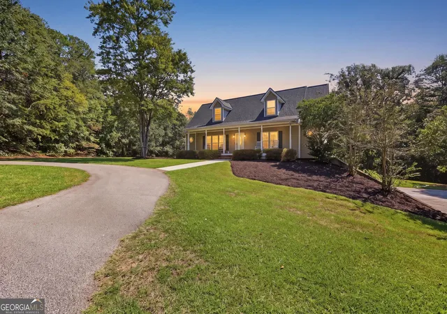 Photo 1 of Single family home for sale at 2952 Rock Crk Rd, Toccoa, GA 30577 | MLS# 10849293 | Listing updated on 2026-10-02