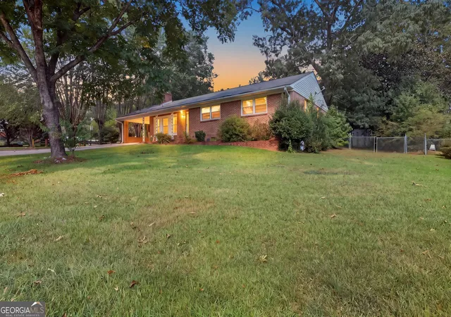 Single family home for sale at 327 Poplar St, Toccoa, GA 30577 | MLS# 10853284