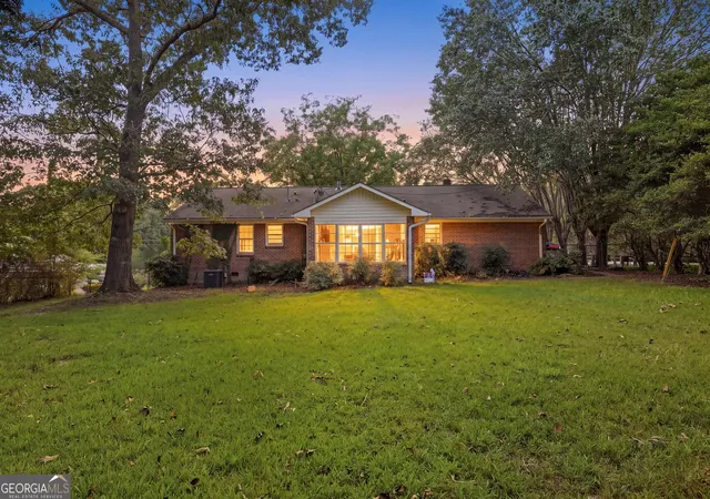 Photo 1 of Single family home for sale at 327 Poplar St, Toccoa, GA 30577 | MLS# 10853284 | Listing updated on 2026-10-09