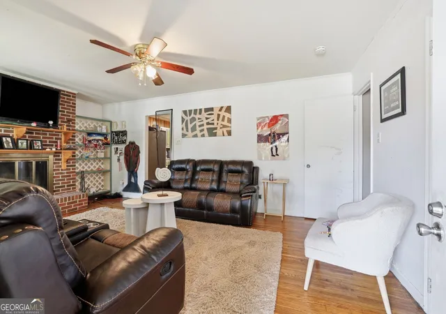 Photo 3 of Single family home for sale at 327 Poplar St, Toccoa, GA 30577 | MLS# 10853284 | Listing updated on 2026-10-09