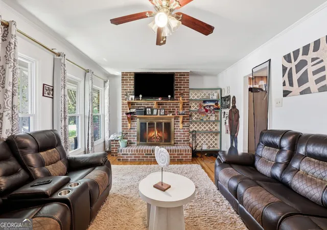 Photo 4 of Single family home for sale at 327 Poplar St, Toccoa, GA 30577 | MLS# 10853284 | Listing updated on 2026-10-09