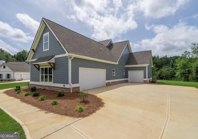 Photo 4 of Sale Pending at 345 Woodfin Way, Social Circle, GA 30025 | MLS# 10837493 | Listing updated on 2026-09-08