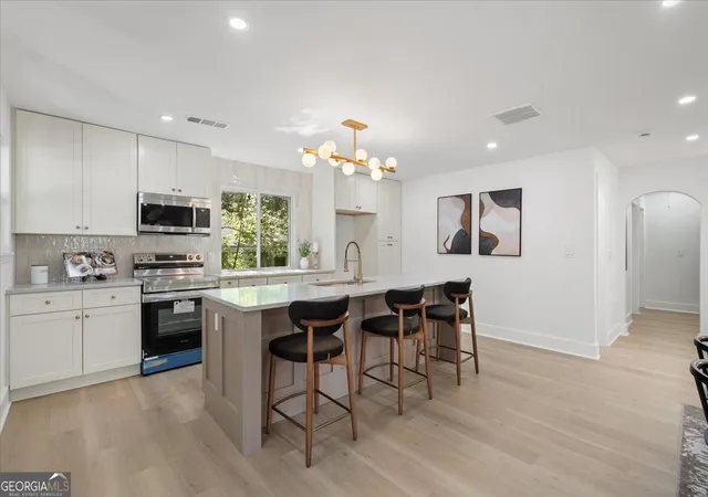 Photo 4 of Single family home for sale at 685 Montevista St SW, Atlanta, GA 30310 | MLS# 10877417 | Listing updated on 2026-10-28