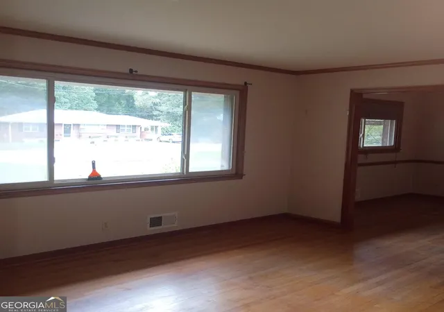 Photo 2 of Sale Pending at 3561 Westbrook Dr Se, Smyrna, GA 30082 | MLS# 10837679 | Listing updated on 2026-09-07