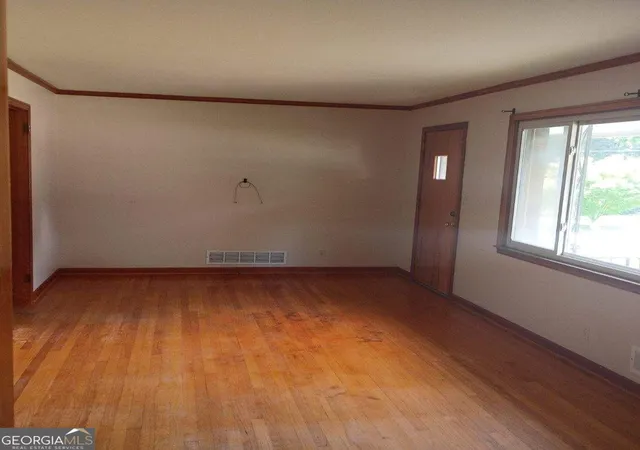 Photo 3 of Sale Pending at 3561 Westbrook Dr Se, Smyrna, GA 30082 | MLS# 10837679 | Listing updated on 2026-09-07