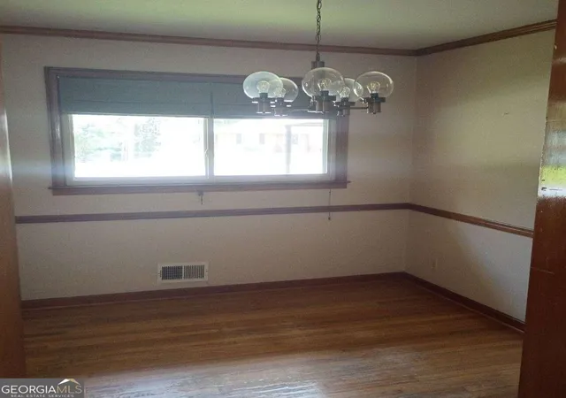 Photo 3 of Sale Pending at 3561 Westbrook Dr SE, Smyrna, GA 30082 | MLS# 10837679 | Listing updated on 2026-09-07