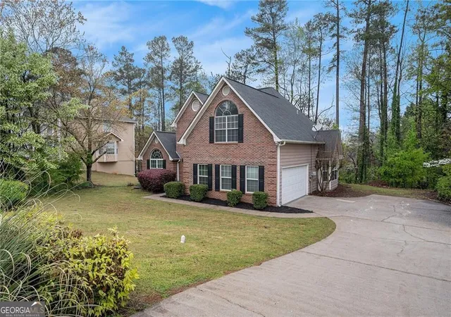 Photo 3 of Single family home for sale at 322 Fernhill Ct, Jonesboro, GA 30236 | MLS# 10841664 | Listing updated on 2026-10-05