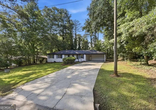 Photo 3 of Sale Pending at 169 Robinhood Dr, Newnan, GA 30263 | MLS# 10840949 | Listing updated on 2026-09-25