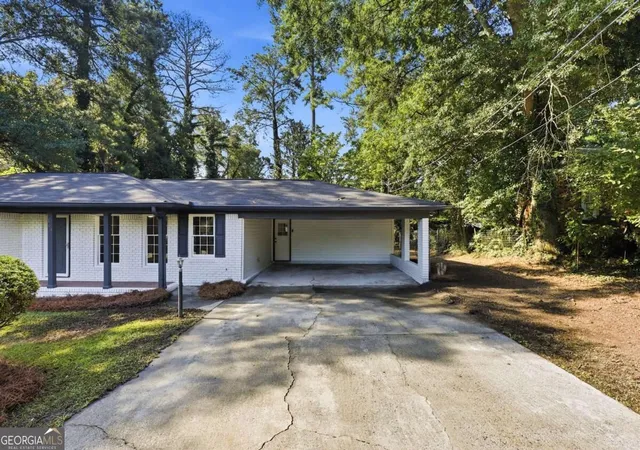 Photo 4 of Sale Pending at 169 Robinhood Dr, Newnan, GA 30263 | MLS# 10840949 | Listing updated on 2026-09-25