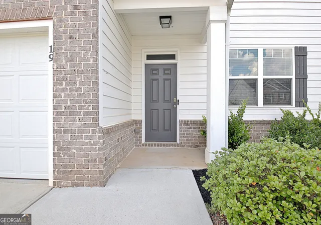 Photo 3 of Single family home for sale at 19 White Spruce Way, Newnan, GA 30265 | MLS# 10840437 | Listing updated on 2026-09-15