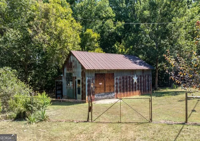 Photo 2 of Sale Pending at 2045 Ila Rd, Commerce, GA 30530 | MLS# 10843147 | Listing updated on 2026-09-30
