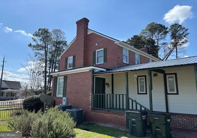 Photo 3 of Single family home for sale at 39 E Calhoun St, Wadley, GA 30477 | MLS# 10846936 | Listing updated on 2026-09-30