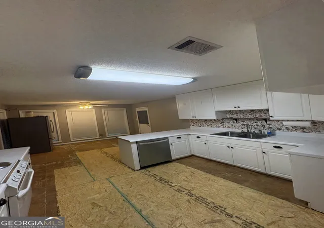 Photo 3 of Single family home for sale at 206 Southern Walk Cir, Gray, GA 31032 | MLS# 10822704 | Listing updated on 2026-09-29
