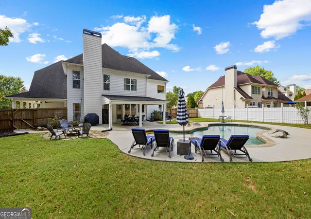 Photo 3 of Sale Pending at 260 Lake Forest Dr, Newnan, GA 30265 | MLS# 10845254 | Listing updated on 2026-09-16