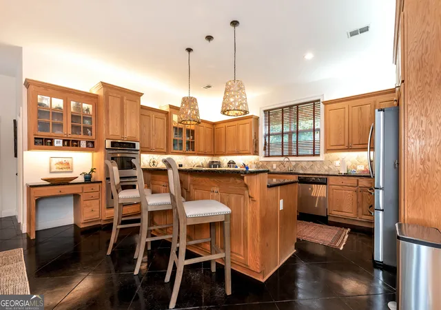 Photo 4 of Single family home for sale at 6319 Lakeview Dr, Buford, GA 30518 | MLS# 10849263 | Listing updated on 2026-10-09