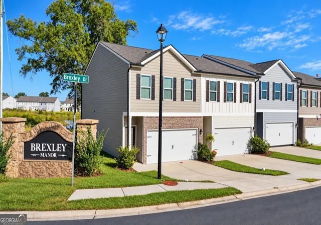 Photo 2 of Condo for sale at 100 Brexley Dr, Calhoun, GA 30701 | MLS# 10879639 | Listing updated on 2026-10-27