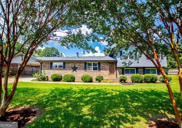 Photo 1 of Single family home for sale at 74 Adams St, Heflin, AL 36264 | MLS# 10840401 | Listing updated on 2026-10-07