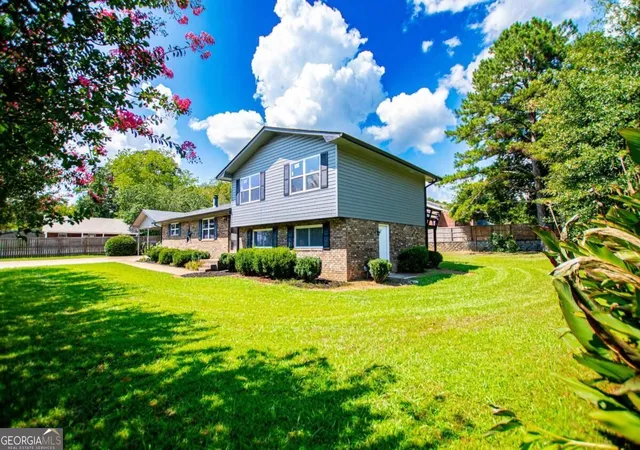 Photo 3 of Single family home for sale at 74 Adams St, Heflin, AL 36264 | MLS# 10840401 | Listing updated on 2026-10-07