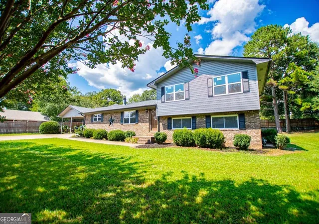 Photo 3 of Single family home for sale at 74 Adams St, Heflin, AL 36264 | MLS# 10840401 | Listing updated on 2026-10-07