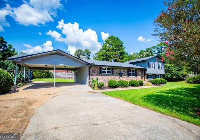 Photo 4 of Single family home for sale at 74 Adams St, Heflin, AL 36264 | MLS# 10840401 | Listing updated on 2026-10-07