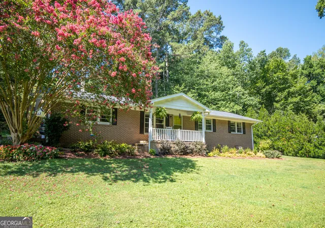 Photo 2 of Single family home for sale at 192 Brownwood Dr, Hull, GA 30646 | MLS# 10841942 | Listing updated on 2026-09-08