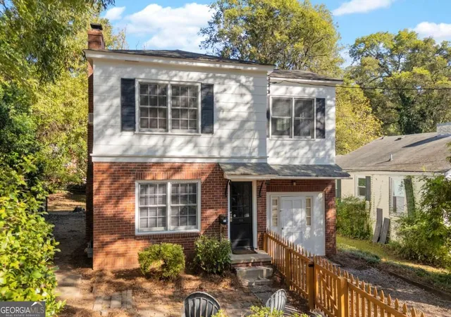 Photo 2 of Sale Pending at 98 Springdale St, Athens, GA 30605 | MLS# 10874758 | Listing updated on 2026-10-26