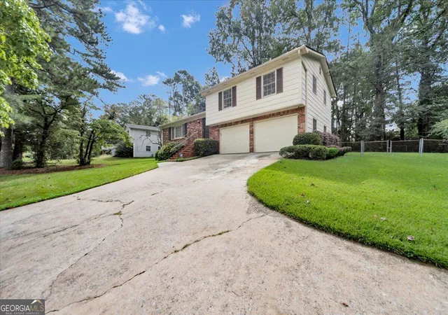 Photo 3 of Single family home for sale at 2367 Lake Jodeco Rd, Jonesboro, GA 30236 | MLS# 10845681 | Listing updated on 2026-09-28
